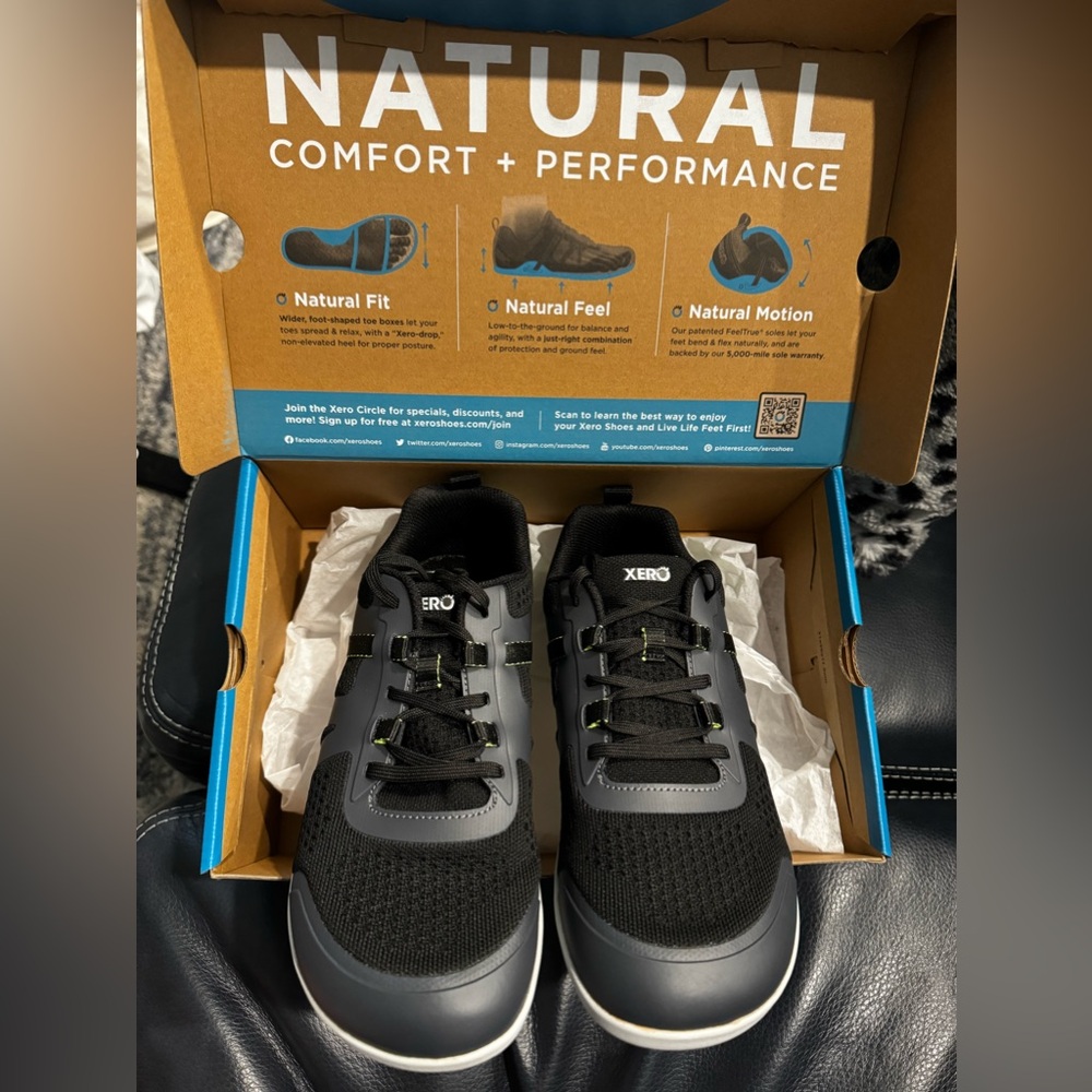 New in box pair of xero shoes women’s size 10/men’s size 8.5